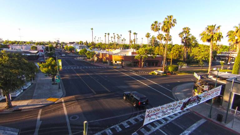 intersection on miracle mile